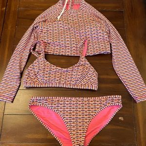 NWT Athleta long sleeve crop rash guard size medium, with bikini top/bottom